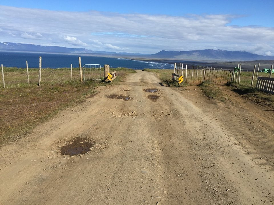 Vatnsnesvegur hefur lengi verið í umræðunni vegna slæms ástands og lítils viðhalds. Veldur það íbúum Vatnsnessins áhyggjum sérstaklega hvað ferðamannaumferð viðkemur. Mynd úr myndasafni.
