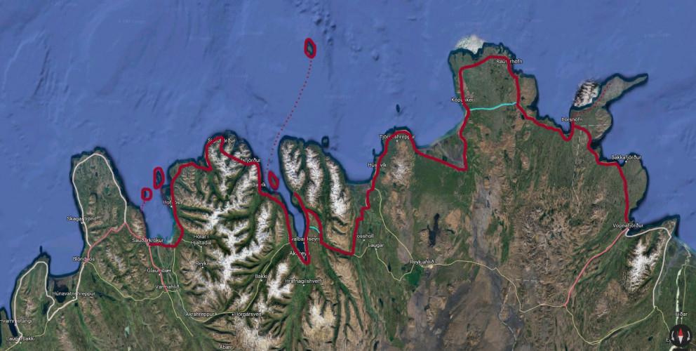 Rauðu línurnar sýna leiðina sem unnið er með í upphafi. Hvítu línurnar tákna þann hluta strandlengjunnar sem reiknað er með að vinna með í framtíðinni. Mynd: Markaðsstofa Norðurlands.