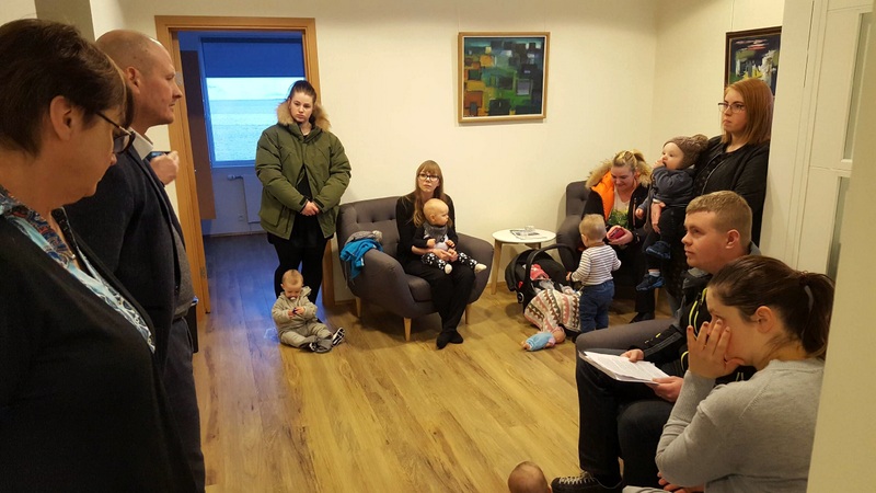 Foreldrar ungbarna mættu á fund byggðaráðs og óskuðu eftir úrbótum á dagvistarmálum á Sauðárkróki. Mynd: Margeir Friðriksson.