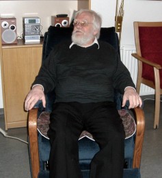 Agnar Gunnarsson prófar annan stólinn