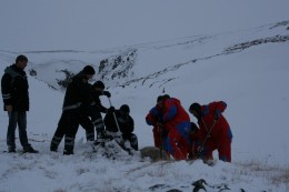 Blaðamenn fengu ekki að fara alla leið en eins og sjá má eru menn greinilega að grafa eitthvað upp
