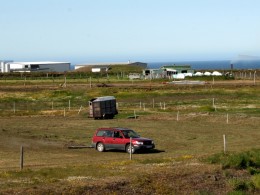 Hver segir að maður þurfi að eiga traktor til þess að vera bóndi?