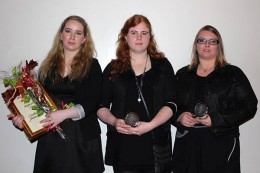 Viðurkenningar í 2. flokki fengu Jónína,  Stella og Sigrún Eva. Ljósm./Þytur 