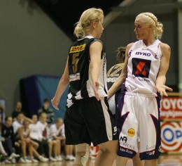 Króksaraslagur, Helga og Birna Valgarðsdóttir elduðu grátt silfur saman í leiknum