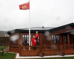 Ómar Bragi og Ásthildur búin að flagga