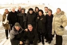 Kristín Helgadóttir, Halldóra Helgadóttir, Ingimar Jóhannsson, Edda Vilhelmsdóttir, séra Sigríður Gunnarsdóttir, Elsa María Valdimarsdóttir, Elsa Jónsdóttir, Sigurveig Þormóðsdóttir formaður LS, Hulda Jónsdóttir og Jóhanna Björnsdóttir, en fyrir framan eru þeir gárungar Hilmir Jóhannesson og Hafsteinn Hannesson.