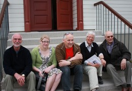 Helmut Stuckert, séra Sigríður, Rögnvaldur organisti, Inge Lise Popp Stuckert og Binni Júlla. Mynd:Sk.com