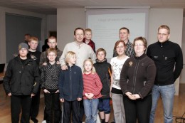Stjórn ásamt yngstu klúbbfélögunum