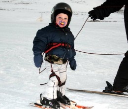 Þessi ungi maður er aðeins tveggja ára