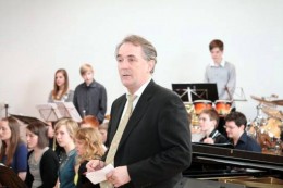 tonleikar_blonduoskirkja Jón Karl setur dagskrána. Mynd Húni.is