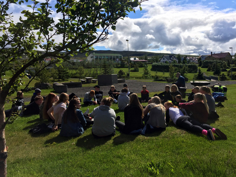 Veðrið lék við krakkana. Mynd: Húnaþing.is.