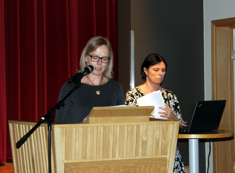 Sigurlaug Rún Brynleifsdóttir og Anna Steinunn Friðriksdóttir kynntu nýja lestrarstefnu Skagafjarðar.