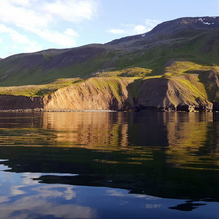 Glerhallarvík.