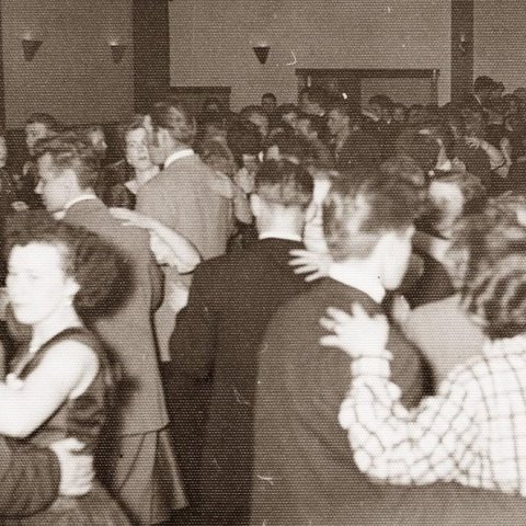 Dansleikur í Bifröst kringum 1950-1960. Ljósmynd úr safni Ólínu Björnsdóttur og Guðjóns Sigurðs-sonar. Ljósmyndari óþekktur. HSk.