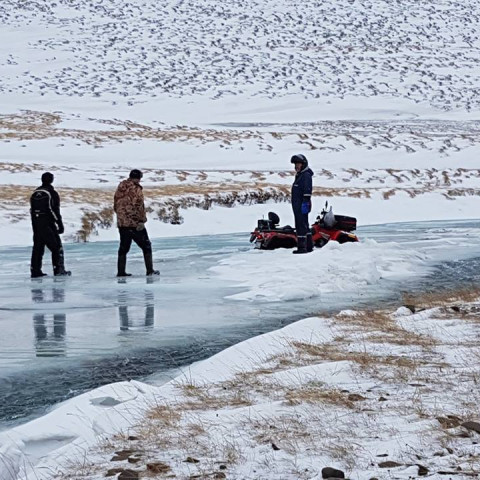 Það voru nokkrar festur í ferðinni, þessi sýnu verst. En allt bjargaðist enda vanir menn á ferð og öllu vanir.