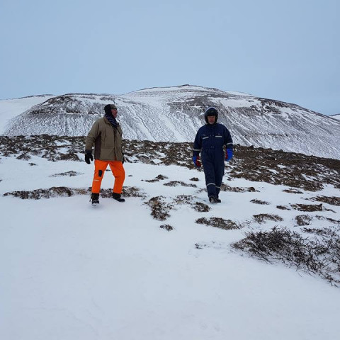 Arnór og Guðmundur Valtýsson búnir að ræða hvernig best er að handsama kindurnar. 