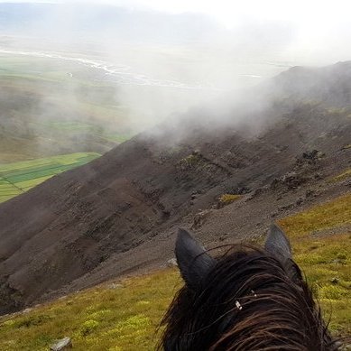 Horft yfir Húsgilið og ofan í Djúpadal.