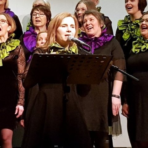 Íris Olga Lúðvíksdóttir syngur einsöng. Mynd: PF