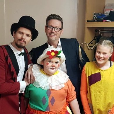 Svo bombaði Pétur leikstjóri sér inn á myndina.
