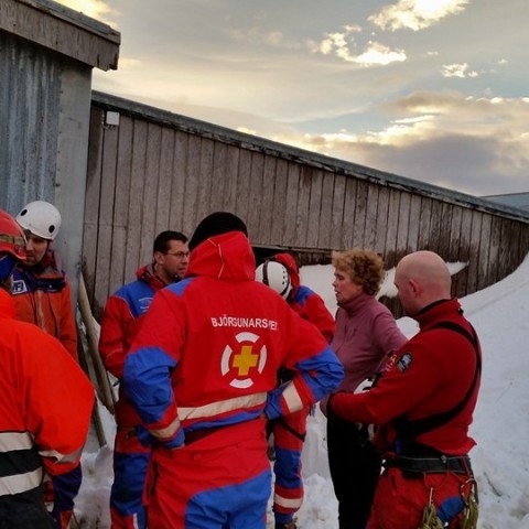 Gert við fjárhúsþak í Hjarðarhaga