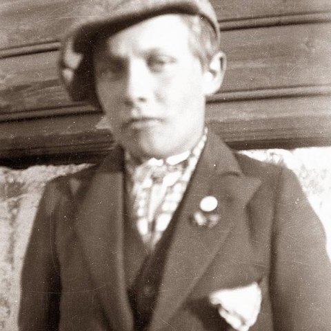 Gunnar Daníel P. Sighvats, næst elsti sonur Péturs og Rósu á Stöðinni. Mikill hagleiksmaður, lærði ungur á járnsmíða-rennibekk föður síns og bjó til smíðisgripi  úr kopar og fékk viðurkenningar fyrir.    MYND Í EINKAEIGU