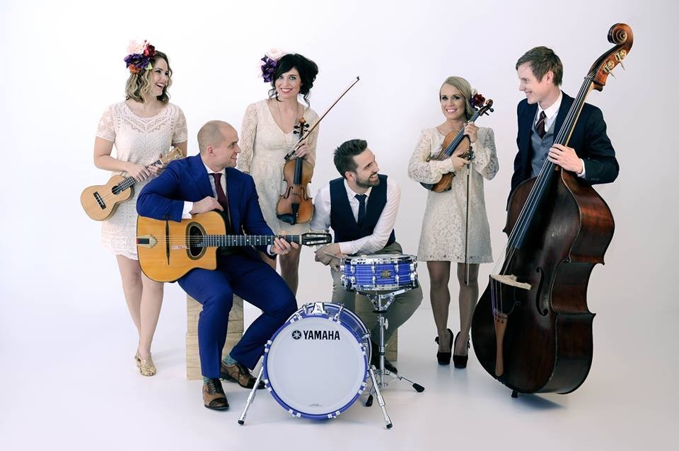Swing Kompaníið, sem er á tónleikaferð undir yfirskriftinni Jólafönn, hefur aflýst tónleikum sínum í Sauðárkrókskirkju í kvöld.