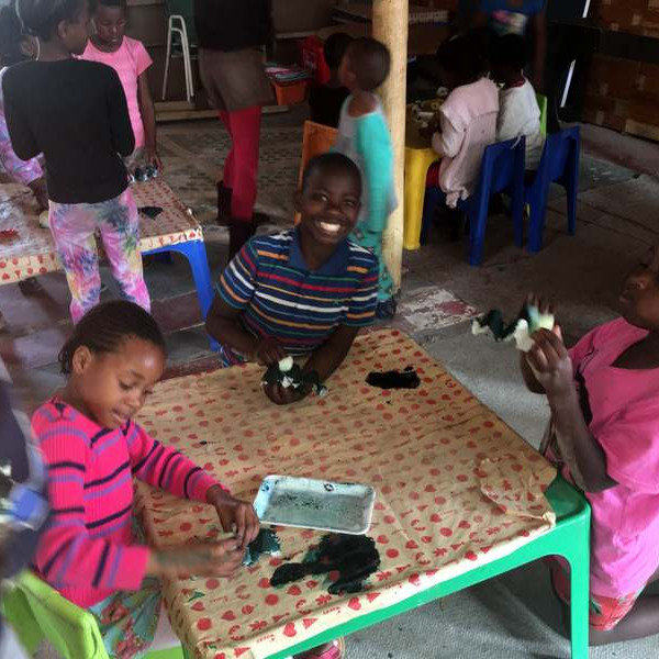 Bornin koma frá erfiðum heimilum en eiga gott athvarf hjá Sólveigu og félögum.