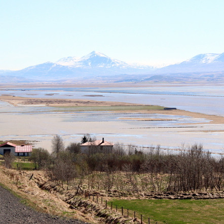 Horft fram Skagafjörð á Mælifellshnjúk. Í forgrunni er Hróarsdalur í Hegranesi. Mynd: PF.