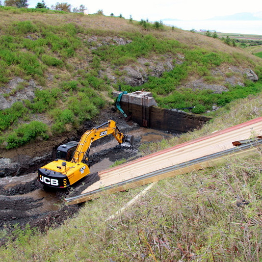Frá framkvæmdum við vatnsstífluna í Sauðárgili sl. sumar. Mynd: PF.