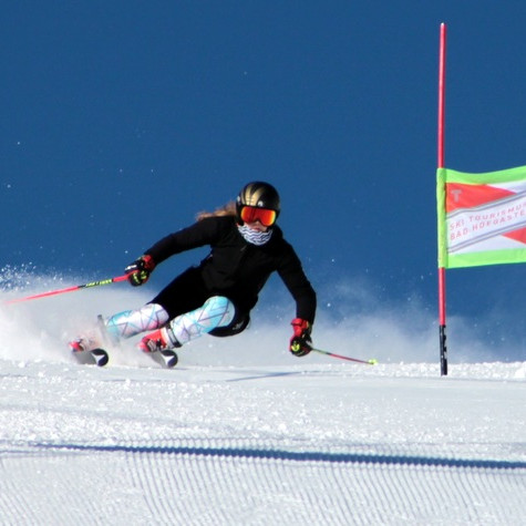 María á fleygiferð en hún mun keppa í Alpagreinum á Vetrarólympíuhátíðinni í Tyrklandi í vikunni. Mynd úr einkasafni.