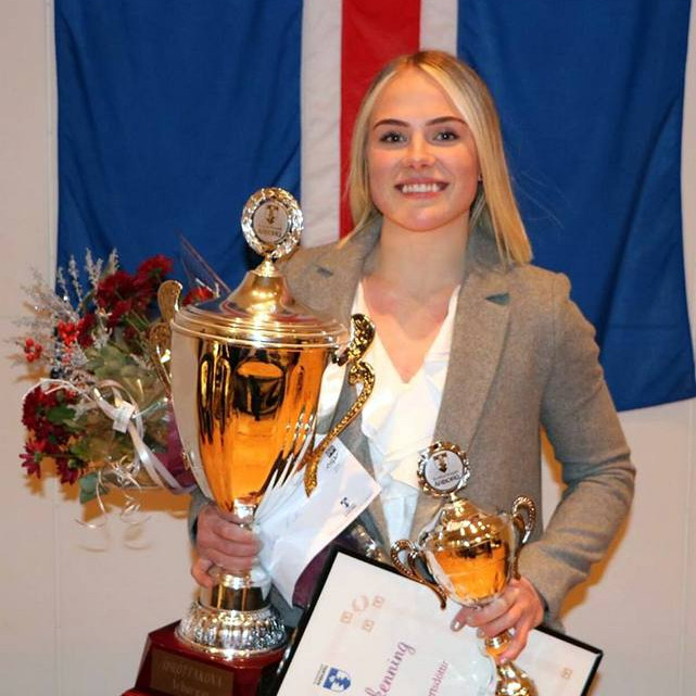 Perla með góða viðurkenningu. Mynd af Bacebook.