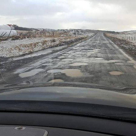 Það er ljóst að víða er pottur brotinn í vegamálunum. Myndin tekin í Hegranesi að vestanverðu. Mynd. Guðrún Lárusdóttir.