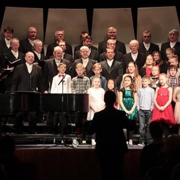 Frá tónleikum Lóuþræla á Hvammstanga. Ljósm./Norðanátt.is.