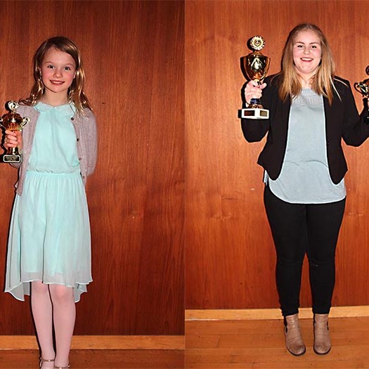 Ásdís Aþena Magnúsdóttir og Hrafnhildur Kristín Jóhannsdóttir voru sigurvegarar Söngvarakeppni Grunnskóla Húnaþings vestra í fyrra.