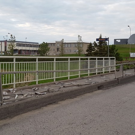 Blöndubrú skemmdist við árekstur. Mynd/Húni.is.