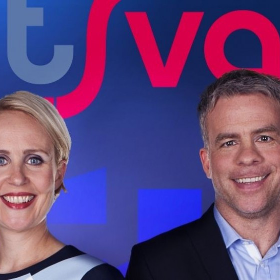 Þóra Arnórsdóttir og Sigmar Guðmundsson stjórna spurningaþættinum Útsvar í Ríkissjónvarpinu.