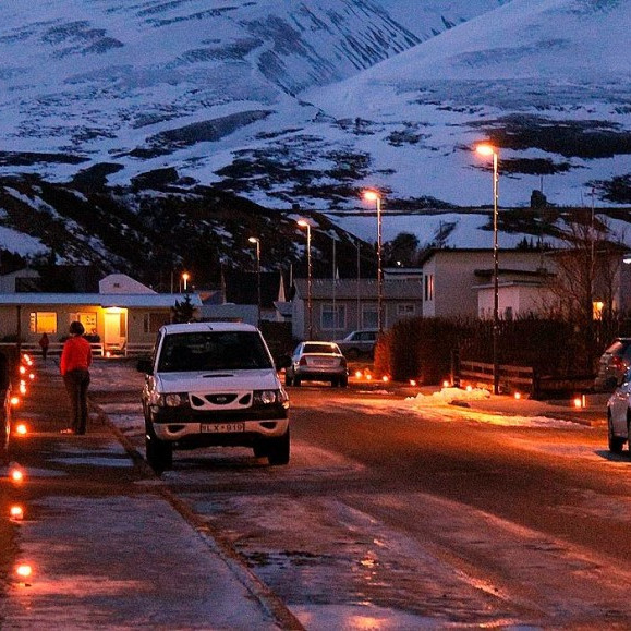 Á Ljósadegi í Skagafirði eru íbúar hvattir til að tendra kertaljós og minnast þannig látinna ástvina á táknrænan hátt.