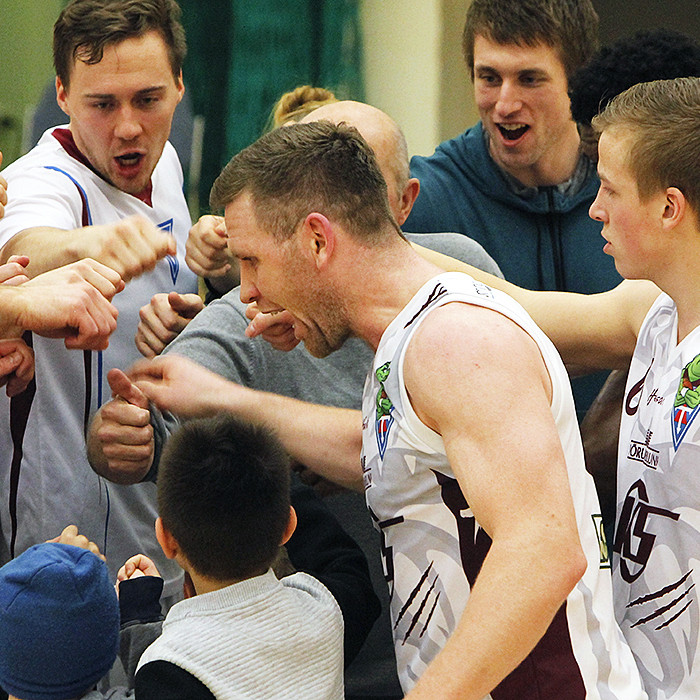 Stólarnir fögnuðu góðum sigri í leikslok.  MYND: ÓAB