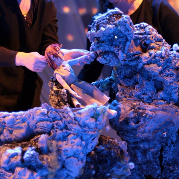 Brúðuleiksýningin Tröll verður sýnd í Bifröst á Sauðárkróki á morgun, laugardag, klukkan 17.