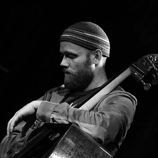 Halli á bassanum.  MYND: MARKUS LACKINGER