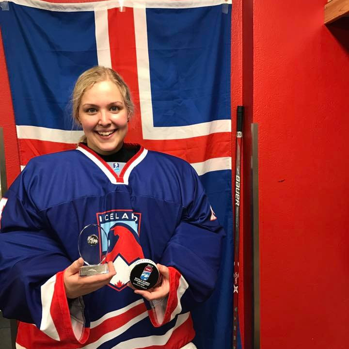 Mynd: Kvöldið kórónað með því að vera valin maður leiksins. Mynd af fésbókarsíðu Guðlaugar.