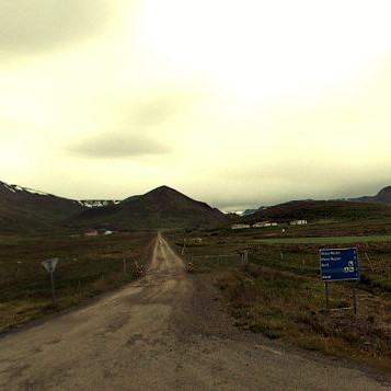 Séð inn til Barðs og Sólgarða.