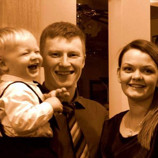 Matgæðingarnir Hjálmar og Ingibjörg með son sinn. Mynd úr einkasafni.