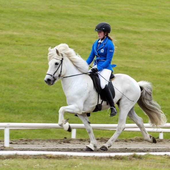 Ásdís Brynja og Sleipnir frá Runnum. Mynd frá Ásdisi.