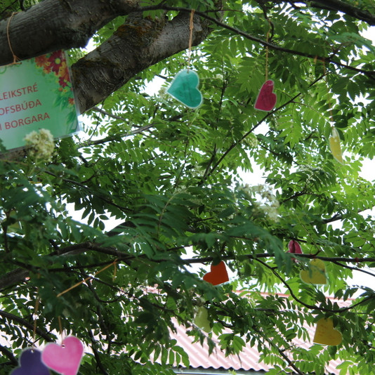 Kærleikstré eldri borgara. Myndir: FE.