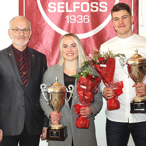 Perla og Elvar Örn Jónsson íþróttafólk Umf. Selfoss ásamt Guðmundi Kr. Jónssyni, formanni félagsins. Mynd: sunnlenska.is/Guðmundur Karl