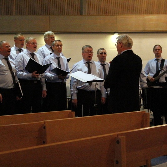 Lóuþrælar leggja land undir fót