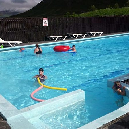 Sundlaugin á Sólgörðum er sívinsæl. Mynd: KSE.