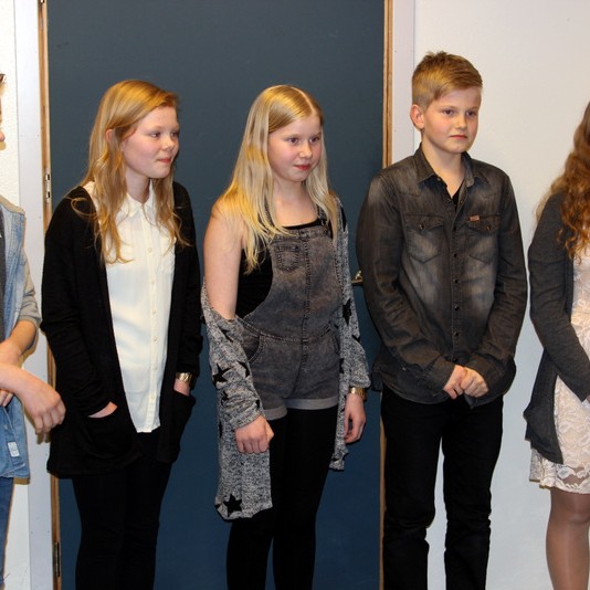 Nemendurnir sem skipuðu efstu sætin í upplestrarkeppninni í Varmahlíðarskóla, frá vinstri: Jón Hjálmar Ingimarsson, Erna Sigurlilja Ólafsdóttir, Herdís Eir Sveinsdóttir, Hafsteinn Máni Björnsson og Sunna Sif Friðriksdóttir. Mynd: KSE