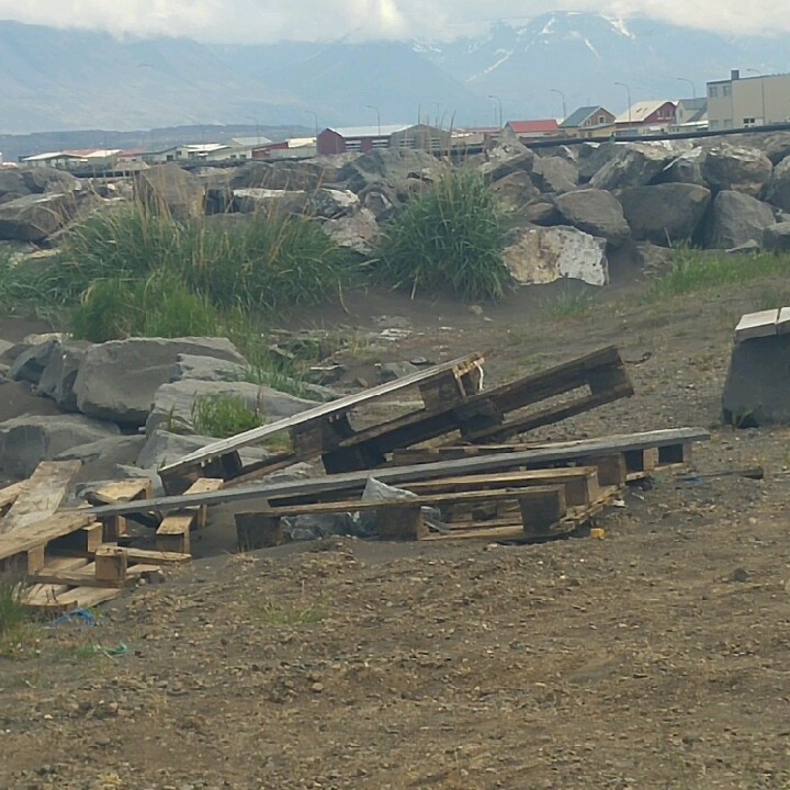 Það er yfirleitt af nógu að taka þegar fegrun umhverfisins er annars vegar. Sveitarfélagið Skagafjörður vill hvetja íbúa til að taka höndum saman og fegra umhverfi húsa sinna og nærliggjandi opin svæði. Mynd: AGS.
